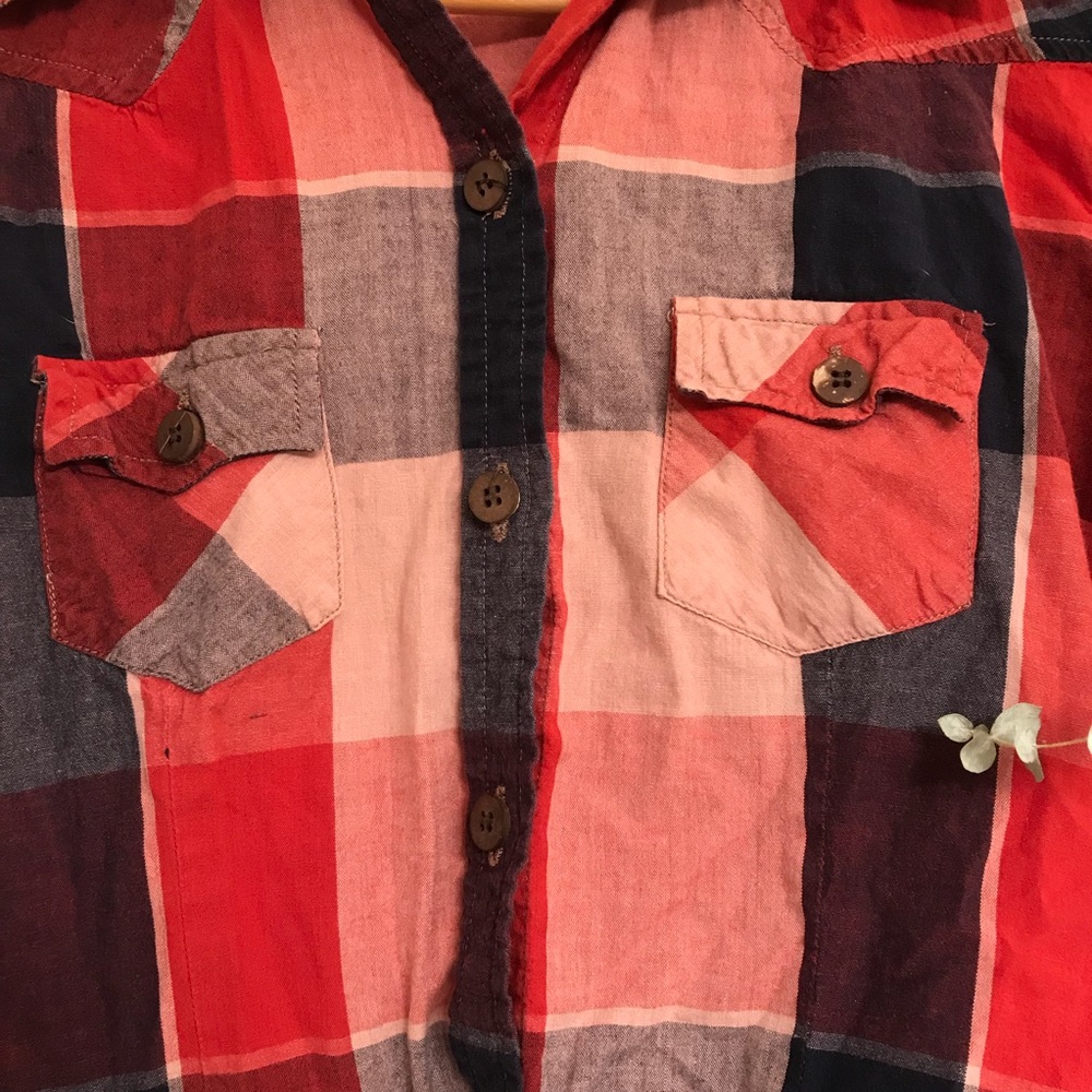 Pretty colored flannel pattern button up - Picture 2 of 4